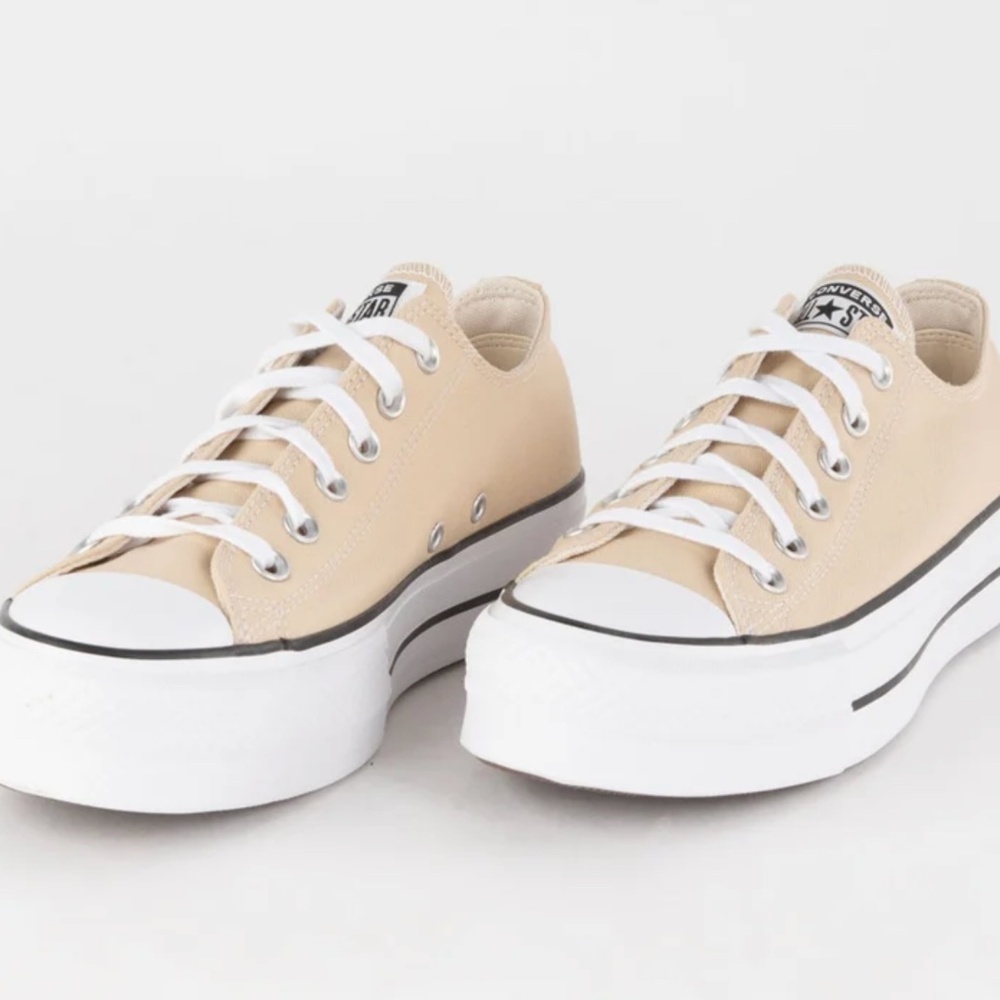 Cream Low-top Platform Converse, size Women's 9.5